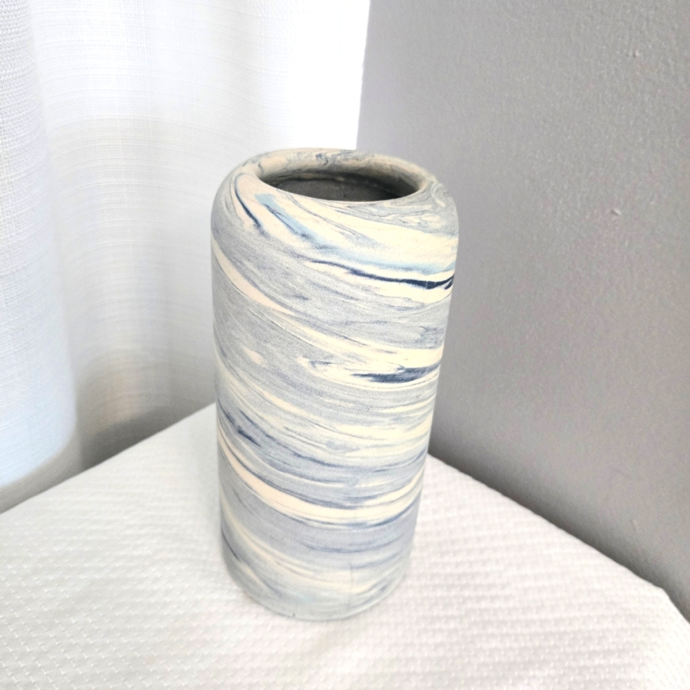 Nemadji Look Swirl Vase Sand Feel 8" Cylinder Blue White Cottage Farmhouse